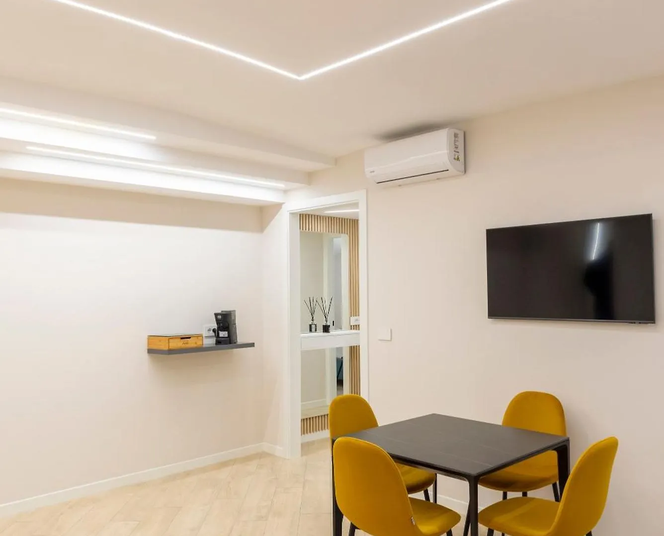 Chiatamone Seafront Apartment Naples