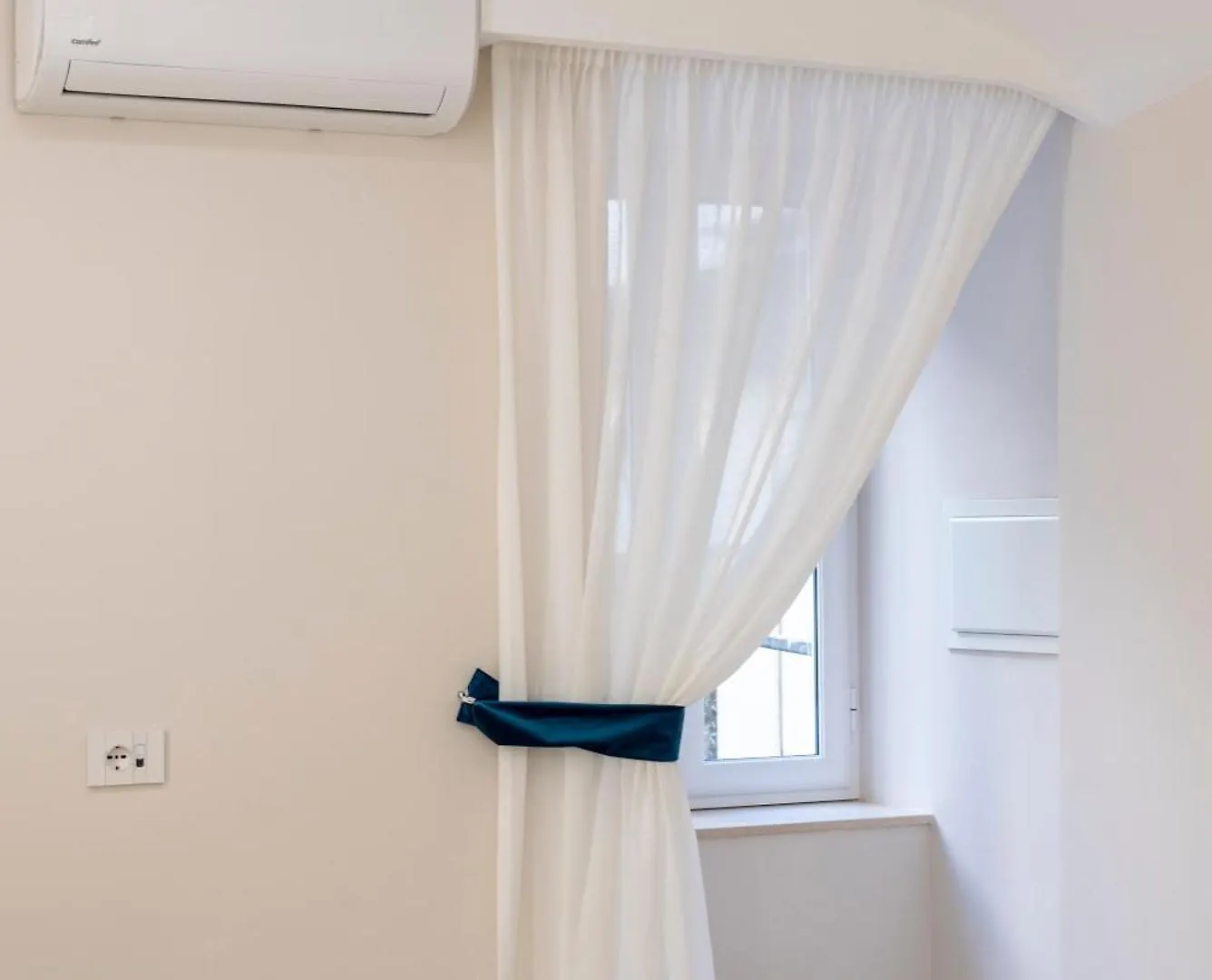 Chiatamone Seafront Apartment Naples