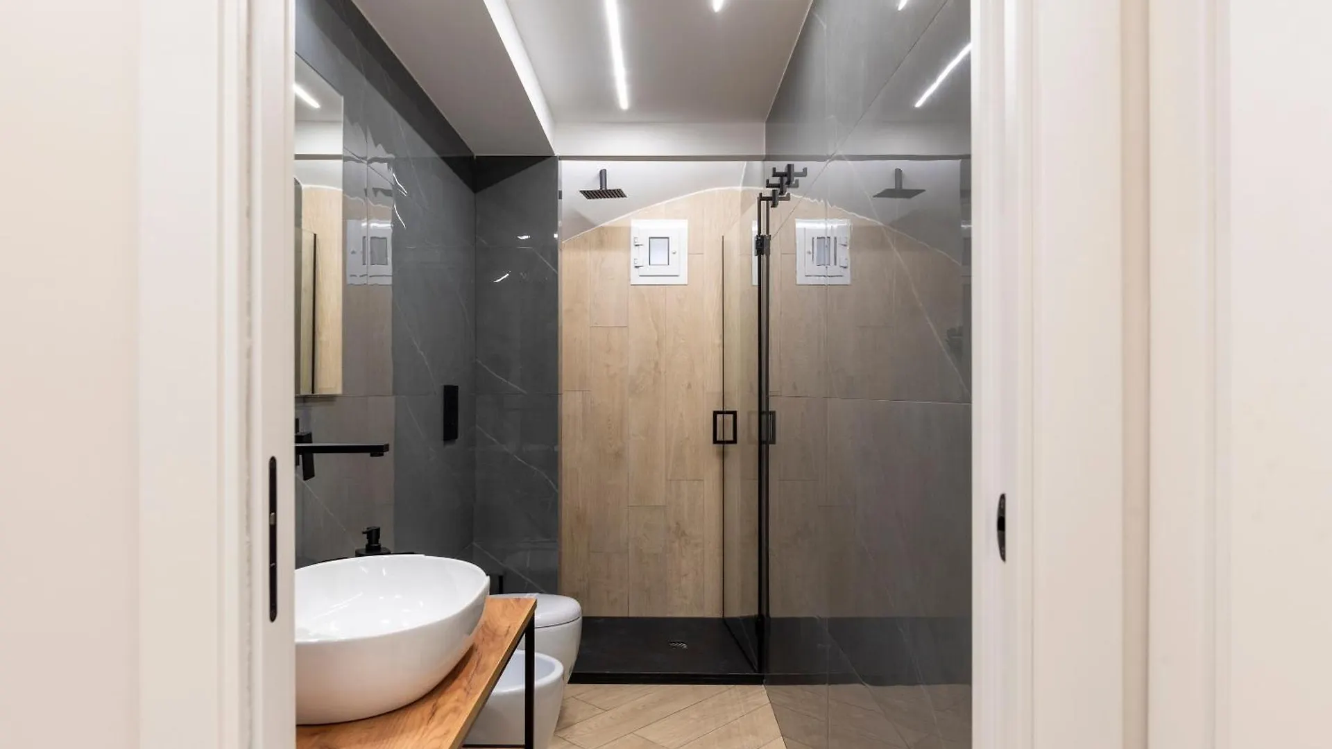 Chiatamone Seafront Apartment Naples