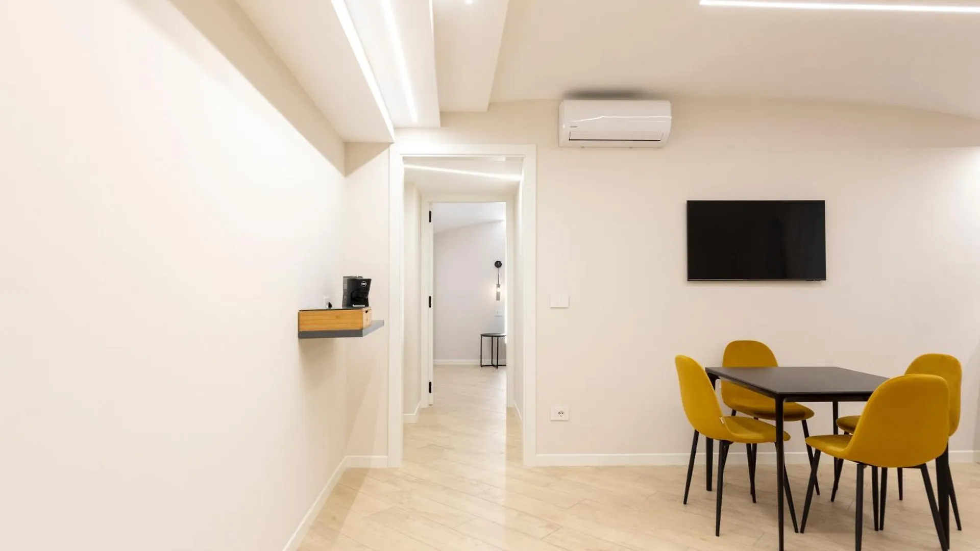 Chiatamone Seafront Apartment Naples