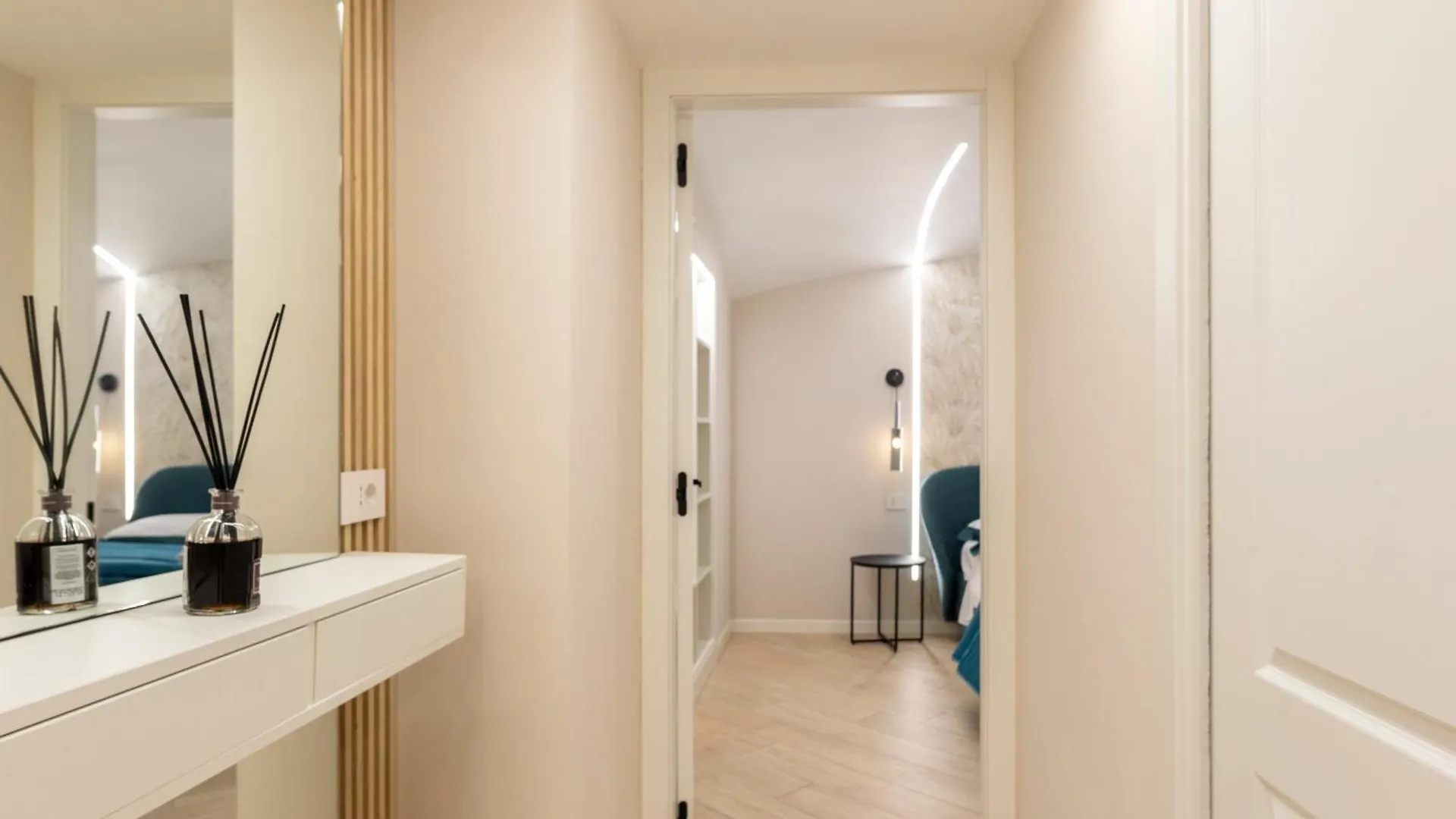 Chiatamone Seafront Apartment Naples Italy