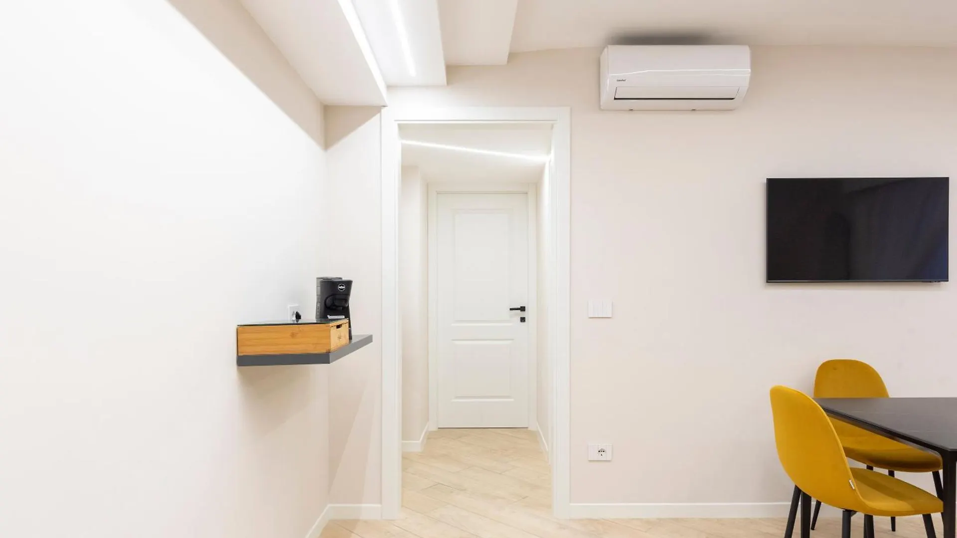 Chiatamone Seafront Apartment Naples